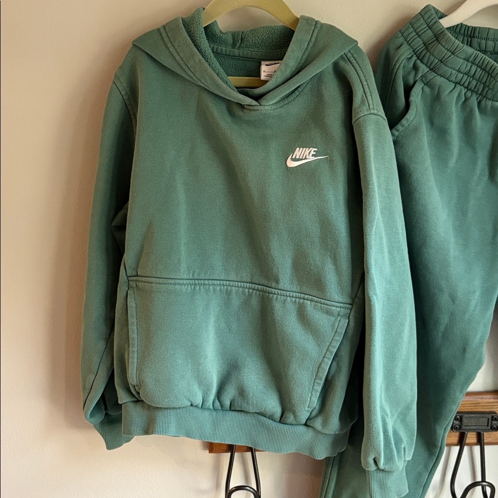 Nike club fleece set youth medium hoodie sweatpants